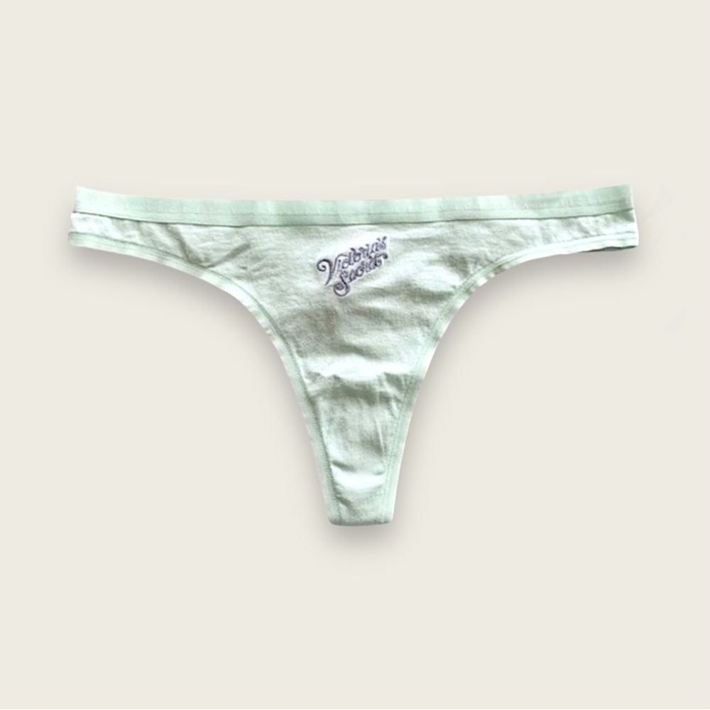 Victoria’s Secret Thong Panty Medium New